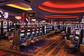Filipino user browsing phdream casino and sports review content on a smartphone